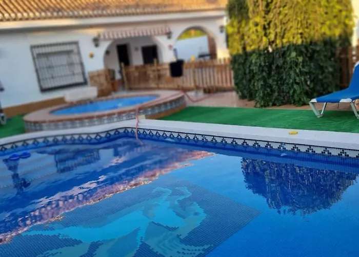 Se Alquila Chalet Con Piscina Y Yacucci